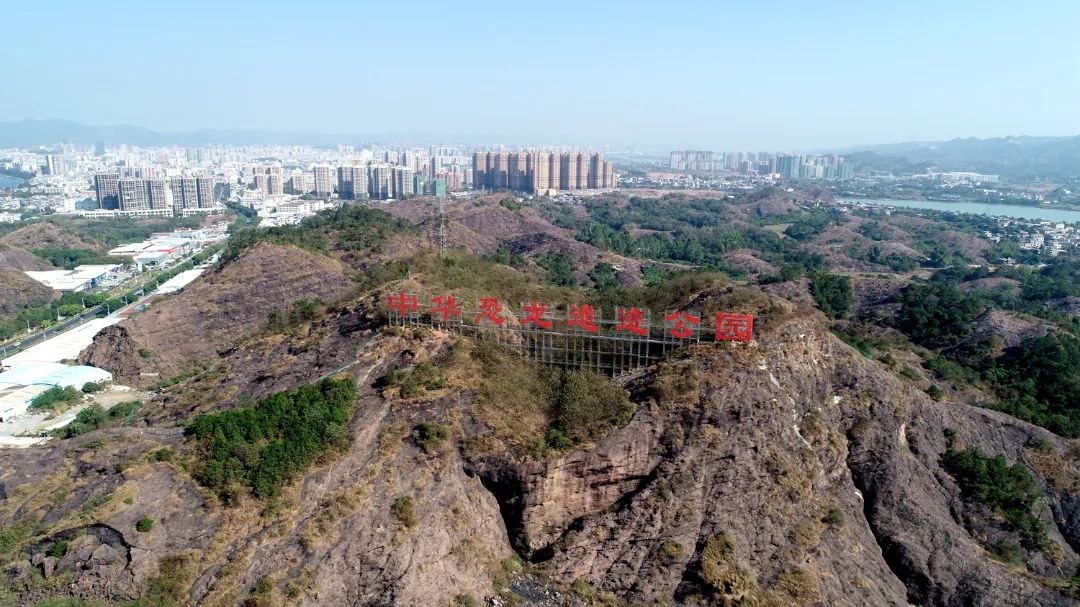 河博開(kāi)展“河源市恐龍地質(zhì)遺跡保護(hù)宣傳日”系列活動(dòng)